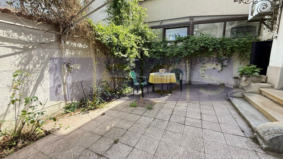 VILA DE VÂNZARE | 6 CAMERE CURTE PROPRIE 200 MP | ZONA CENTRALĂ - Poză 2