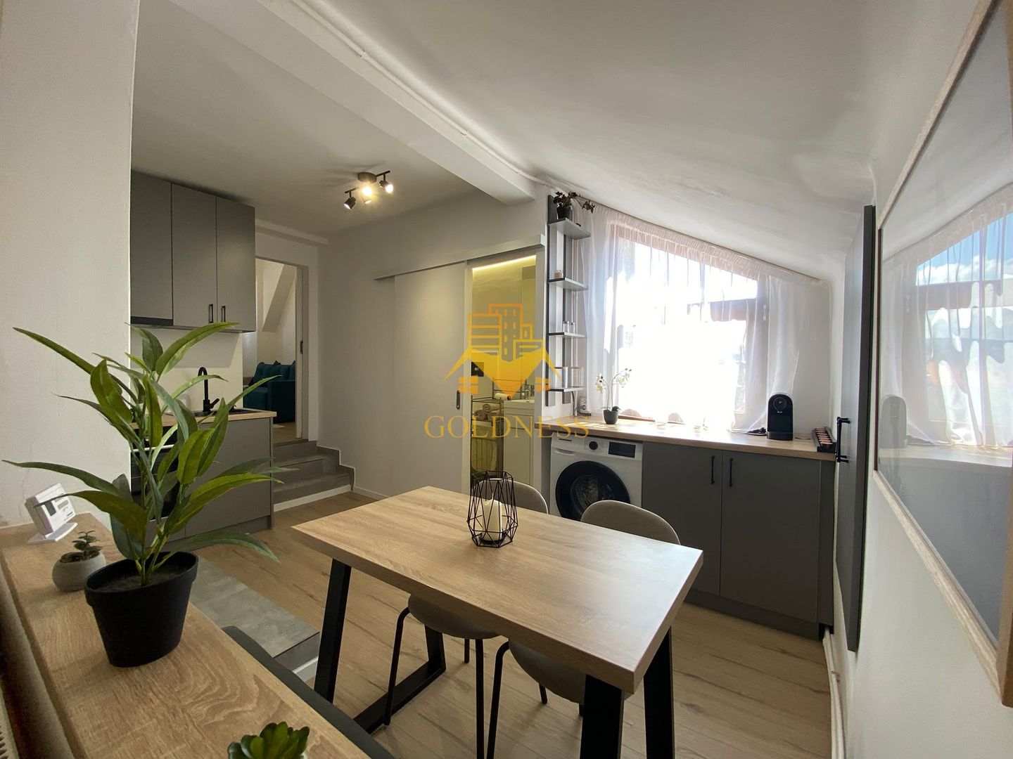 Apartament 40 mp la 2 minute de Piata Muzeului! Bloc istoric cu lift! - Poză 1