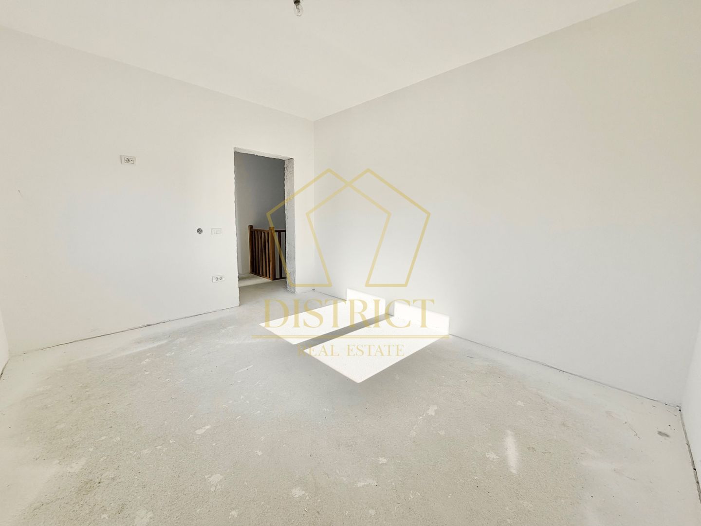 Duplex-uri cu 4 camere, 3 bai si perete coumn dublu in Chisoda, la asfalt. - Poză 21