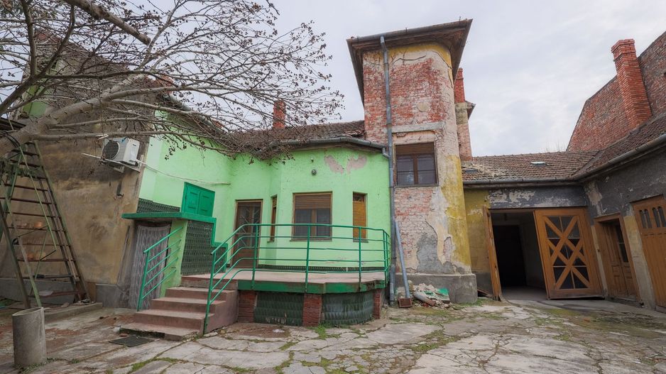 VILĂ INTERBELICĂ CU TEREN GENEROS ȘI SPAȚIU COMERCIAL . VÂRFUL CU DOR - Poză 4