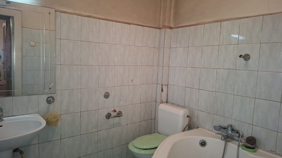 URGENT!, TEREN IN PROPRIETAE, RENOVATA IN 1996, NEGOCIABIL - Poză 14