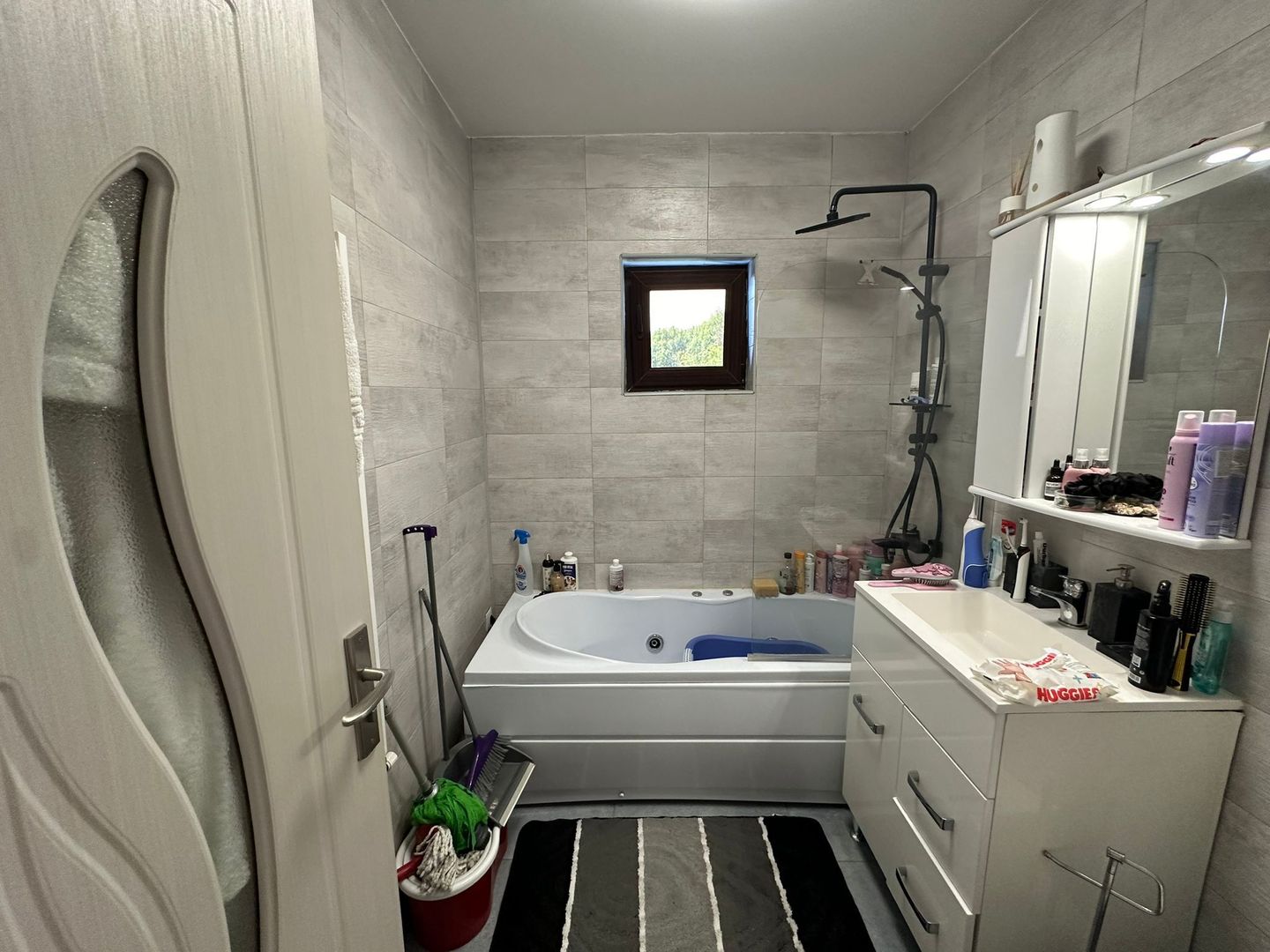 Apartament cu 3 camere, renovat modern, mobilat si utilat, zona CENTRU; - Poză 7