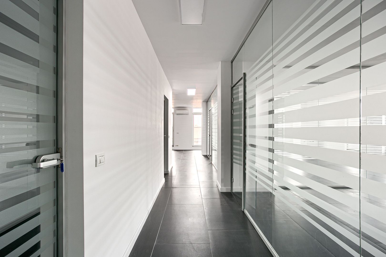 Închiriat! Spațiu de birouri ultracentral Arad - Poză 3