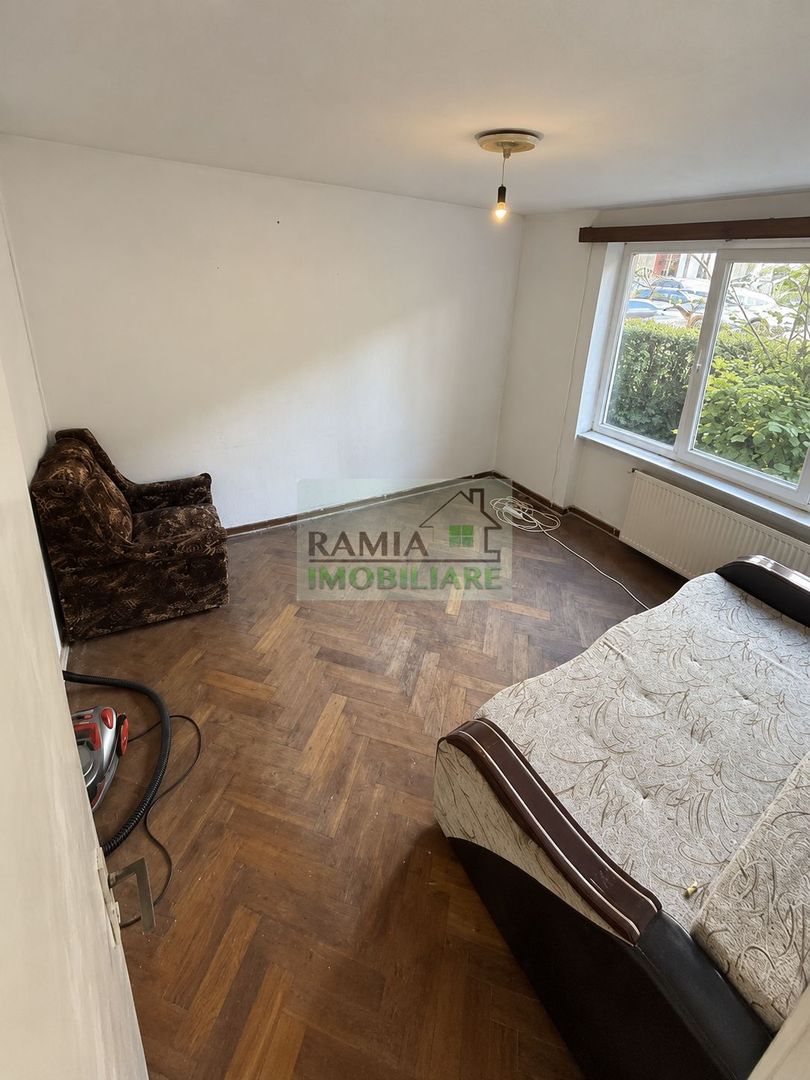 Apartament 3 camere Tractorul, ideal pentru renovare și personalizare - Poză 2