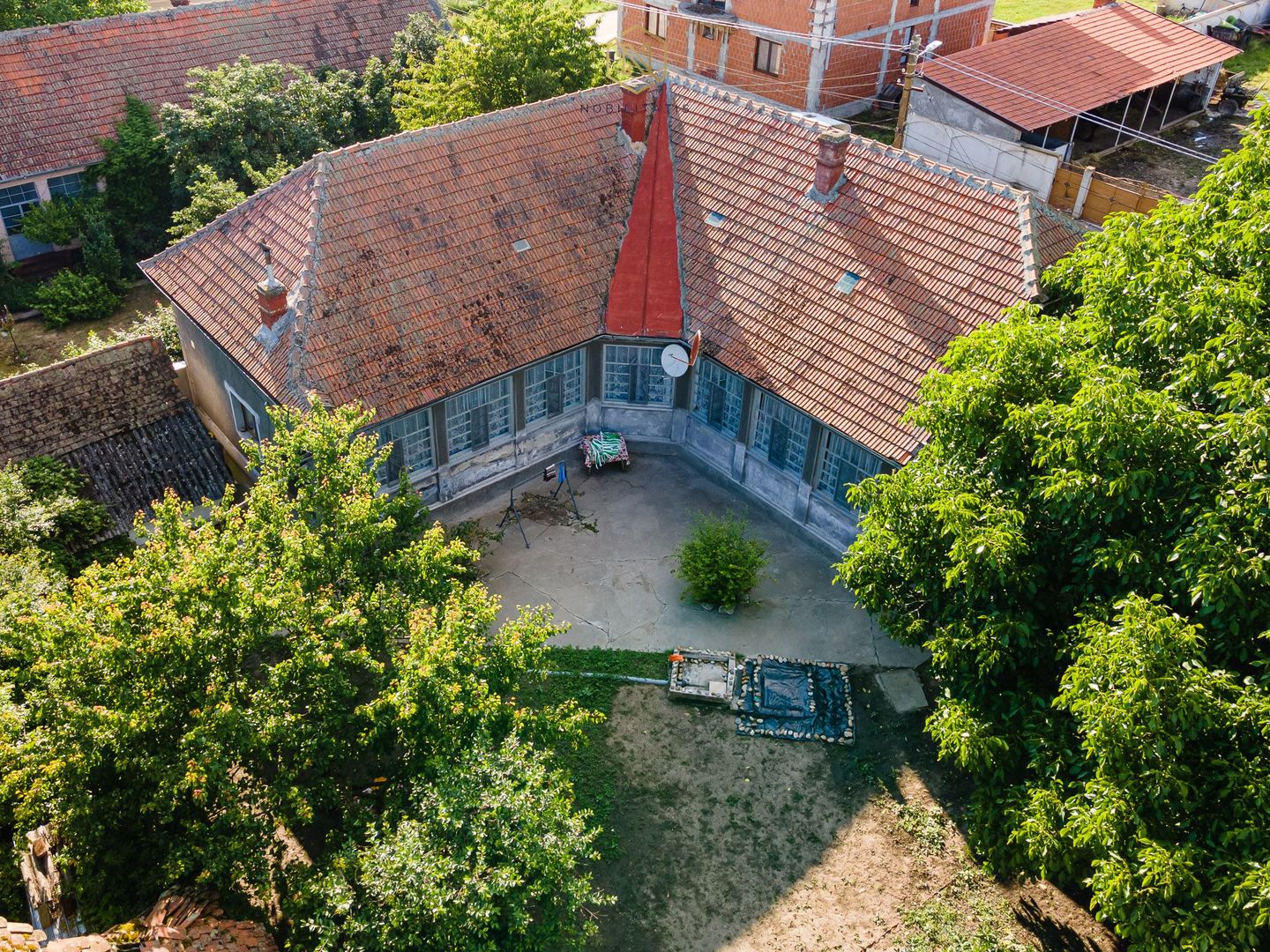 OFERTA VANDUTA  - Casa Izvin | 4 camere - 146 mp | Centrala gaz | Teren 3157 mp - Poză 1