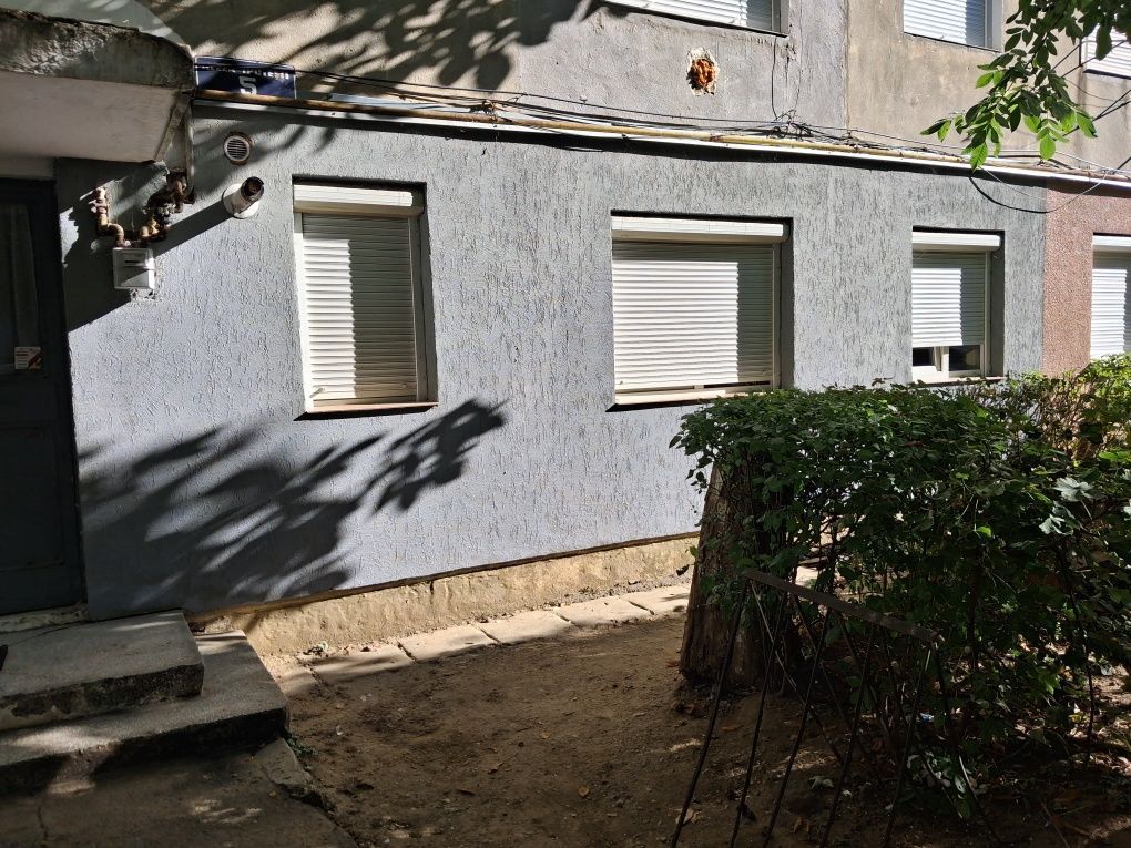 BRASADAS vinde ap 2 cam la PARTER in cartierul Solidaritatii. - Poză 4