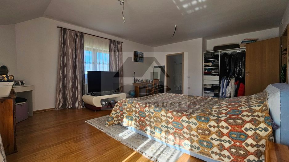 Casă individuala cu 5 camere, 270 mp, Tractorul - zona Coresi - Poză 23