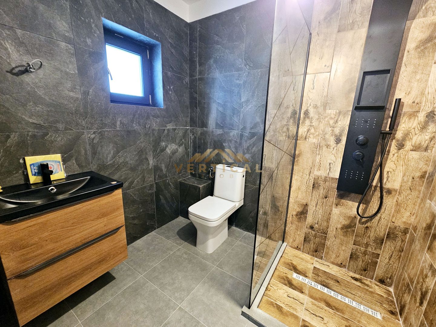 Casa 4 camere | 3 bai | centrul comunei Berceni - Poză 14