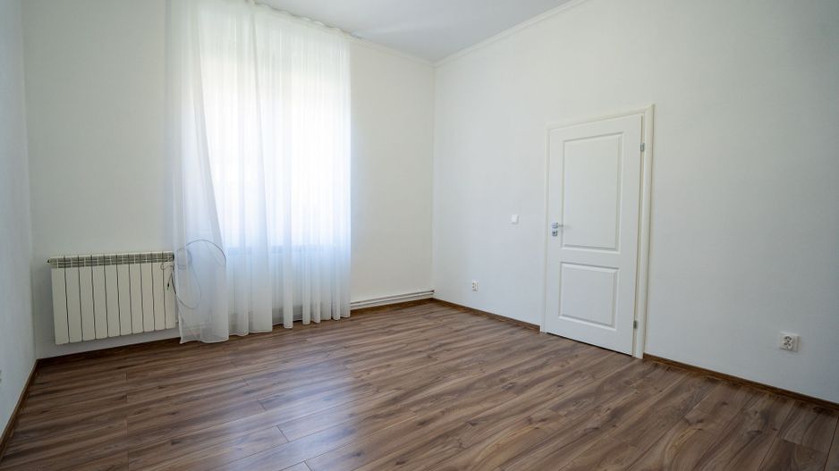 Apartament cu 2 camere, casă la curte comună – Central, Oradea - Poză 8
