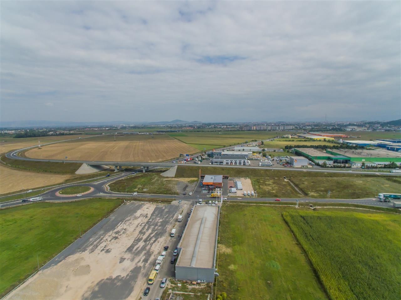 Oportunitate de investitie la DN1, 5.000 mp, zona aeroportului Brasov - Poză 1
