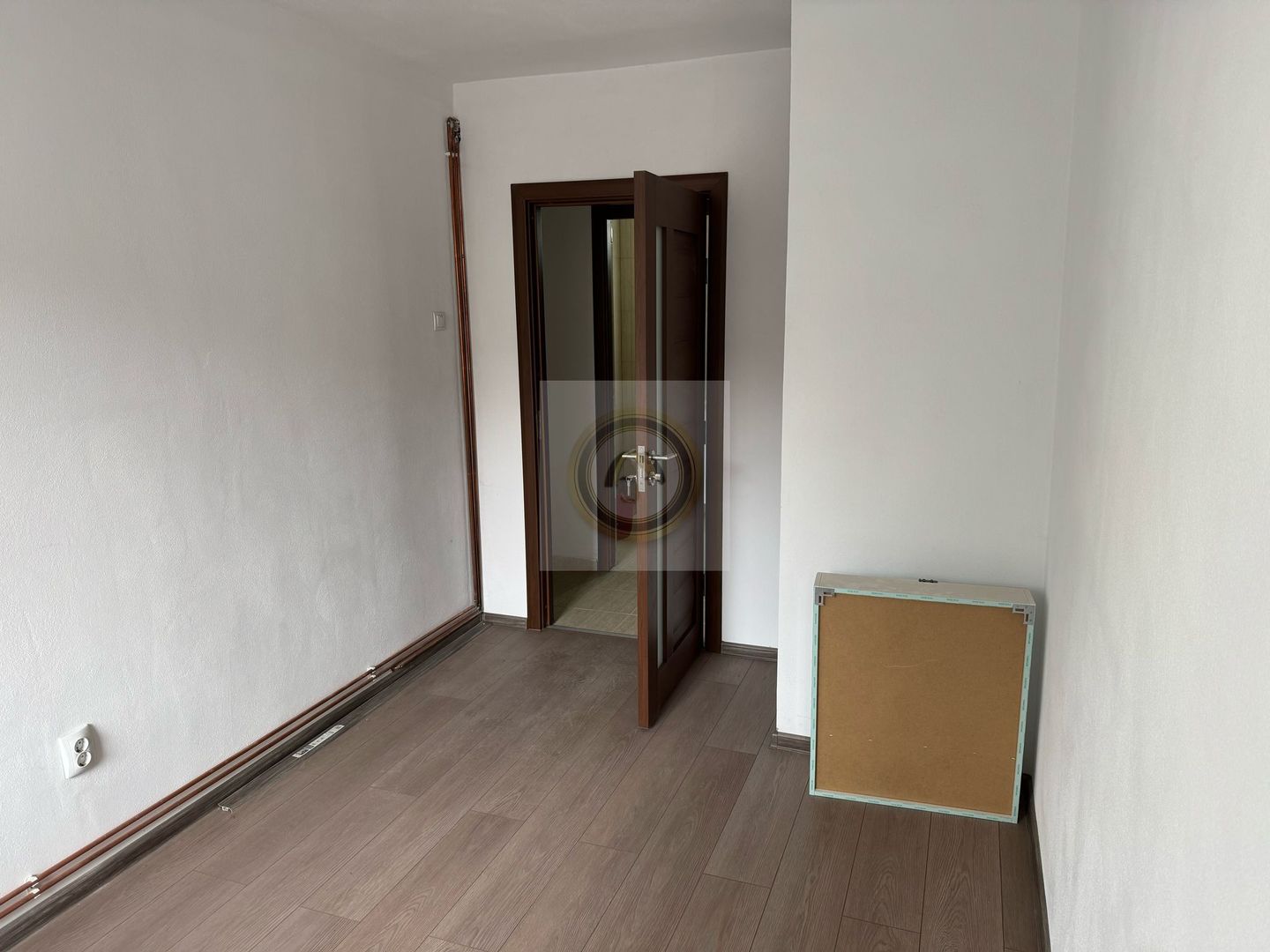 Apartament 3 camere de inchiriat | nemobilat, neutilat | langaDoboz - Poză 16