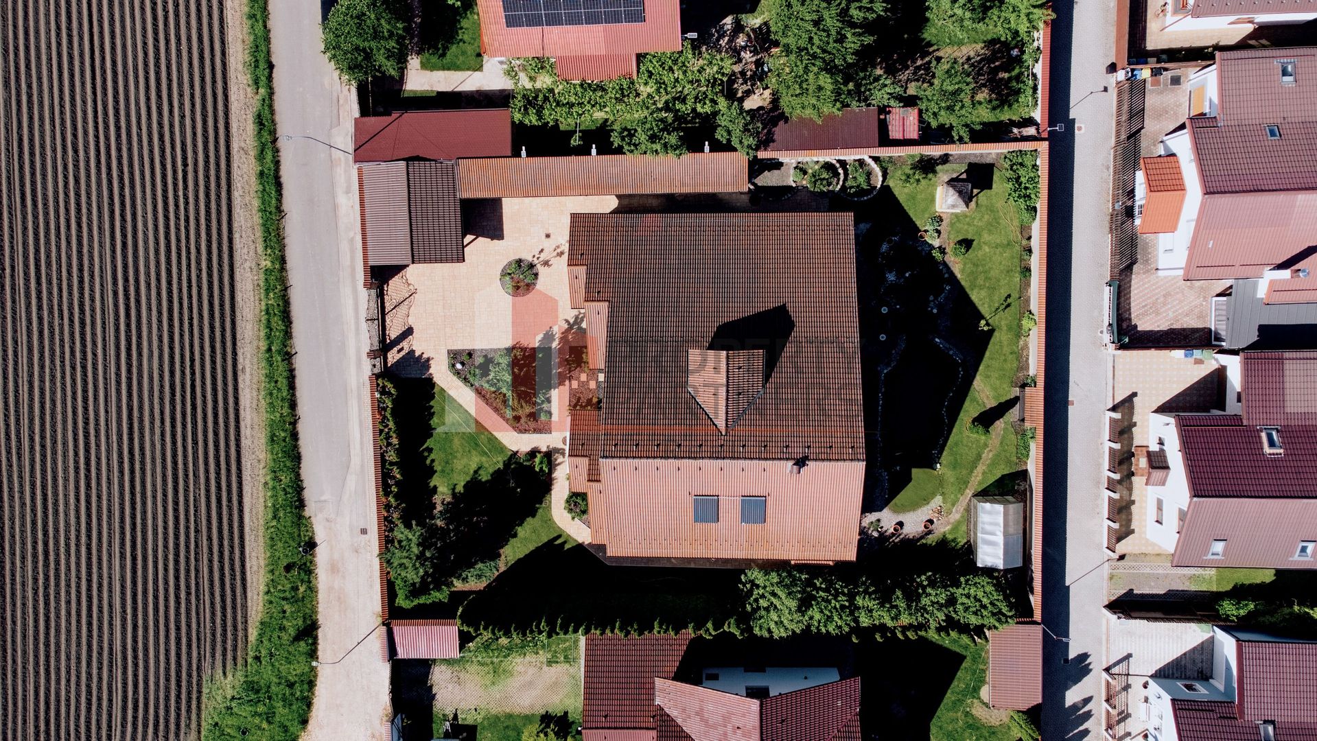 Proprietate de lux în Ghimbav, la doar 10 minute de Brașov - Poză 38