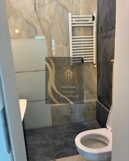 Vând apartament deosebit, zonă ultracentrală, renovat deosebit - Poză 4