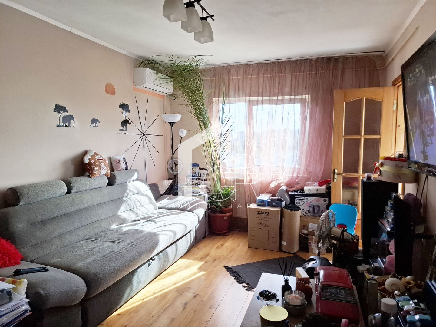 Apartament cu 3 camere, decomandat, zona Paltinis - Poză 1
