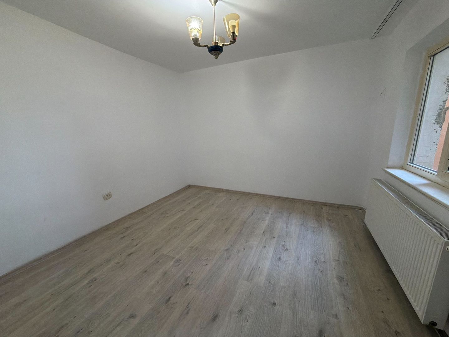Apartament cu 3 camere decomandat 72 M² cu balcon și pivniță - Poză 10