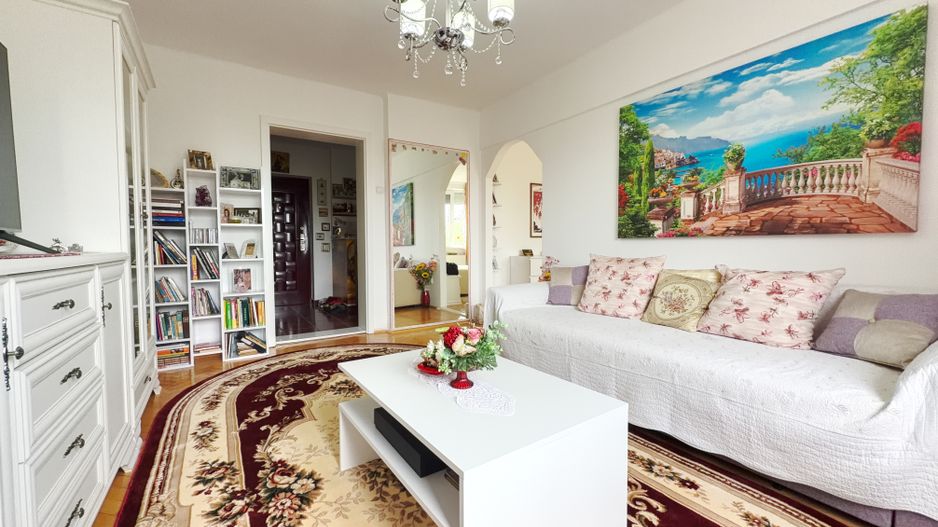 Apartament 2 camere, renovat complet – ideal locuință sau investiție - Poză 1