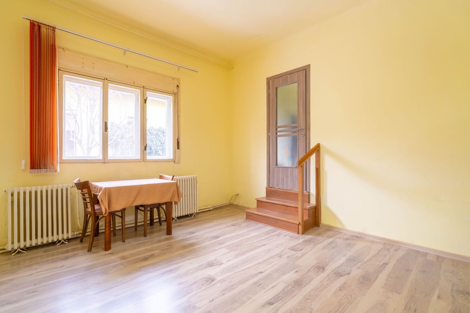 PRET NOU! Apartament la casă, ultracentral– curte proprie și garaj - Poză 5