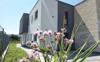 Vila impozanta, aspect deosebit, configuratie tip duplex, view, Brasov - Poză 1