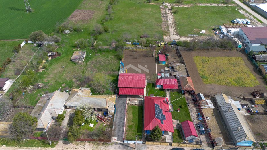 Casă modernă cu 5 camere, garaj și curte mare, mobilată in Corbu - Poză 20