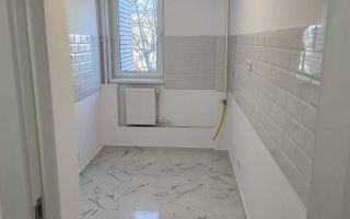 Apartament 3 camere centrala proprie renovat Favorit - Poză 3