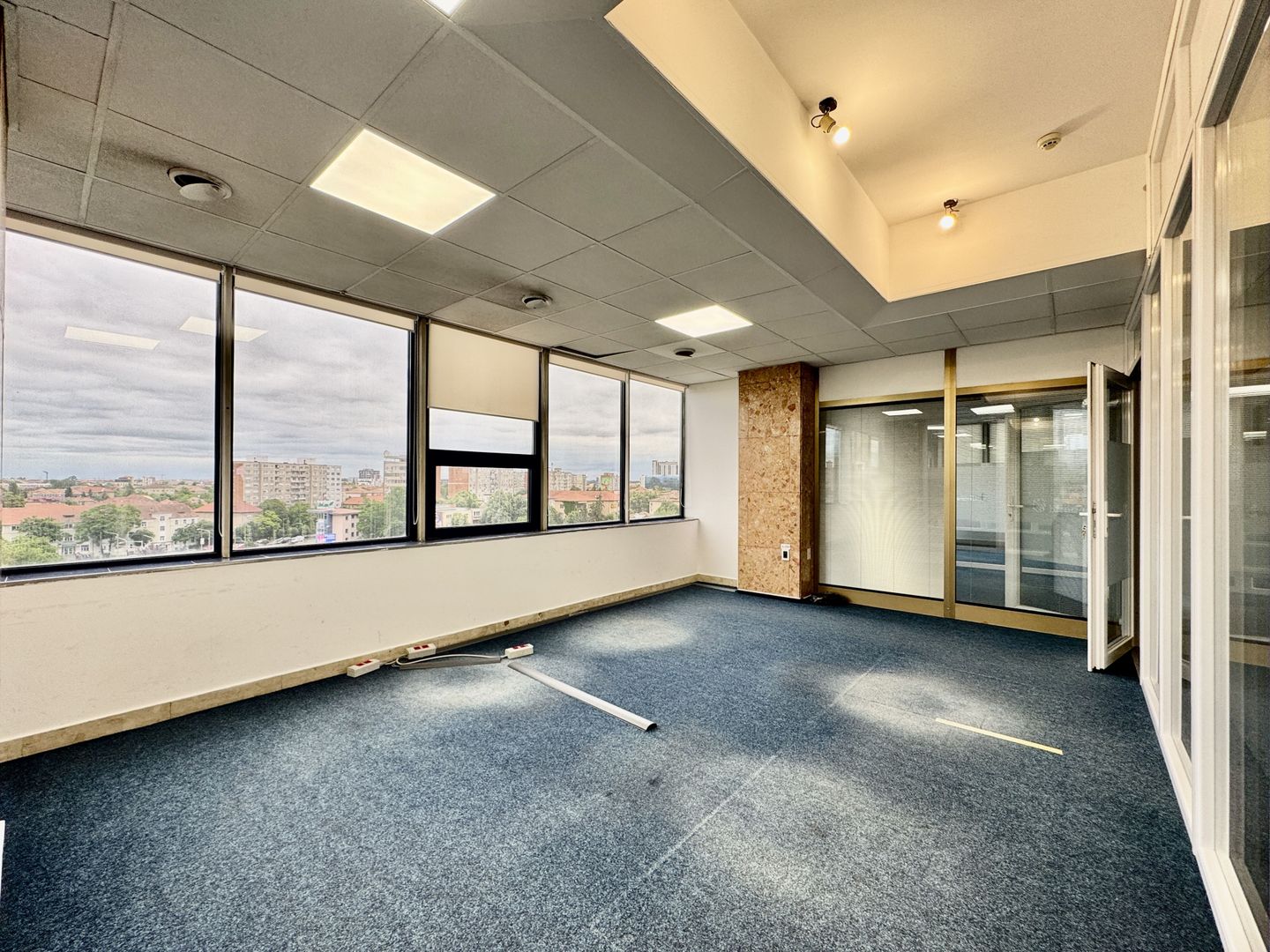 Birou de închiriat – flexibil și adaptabil nevoilor tale - Poză 1