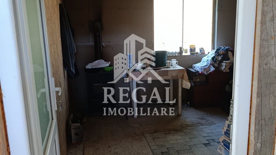 Casă la gri de vânzare – Central, 2800 mp teren - Poză 4