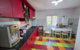 Vand apartament cu 4 camere aproape de centru - Poză 2