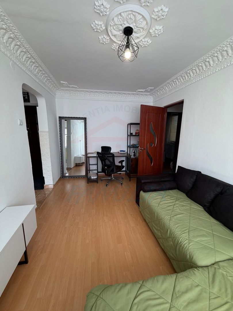 Vanzare apartament cu 4 camere in Micro 39b( k-uri), etaj 1, - Poză 2