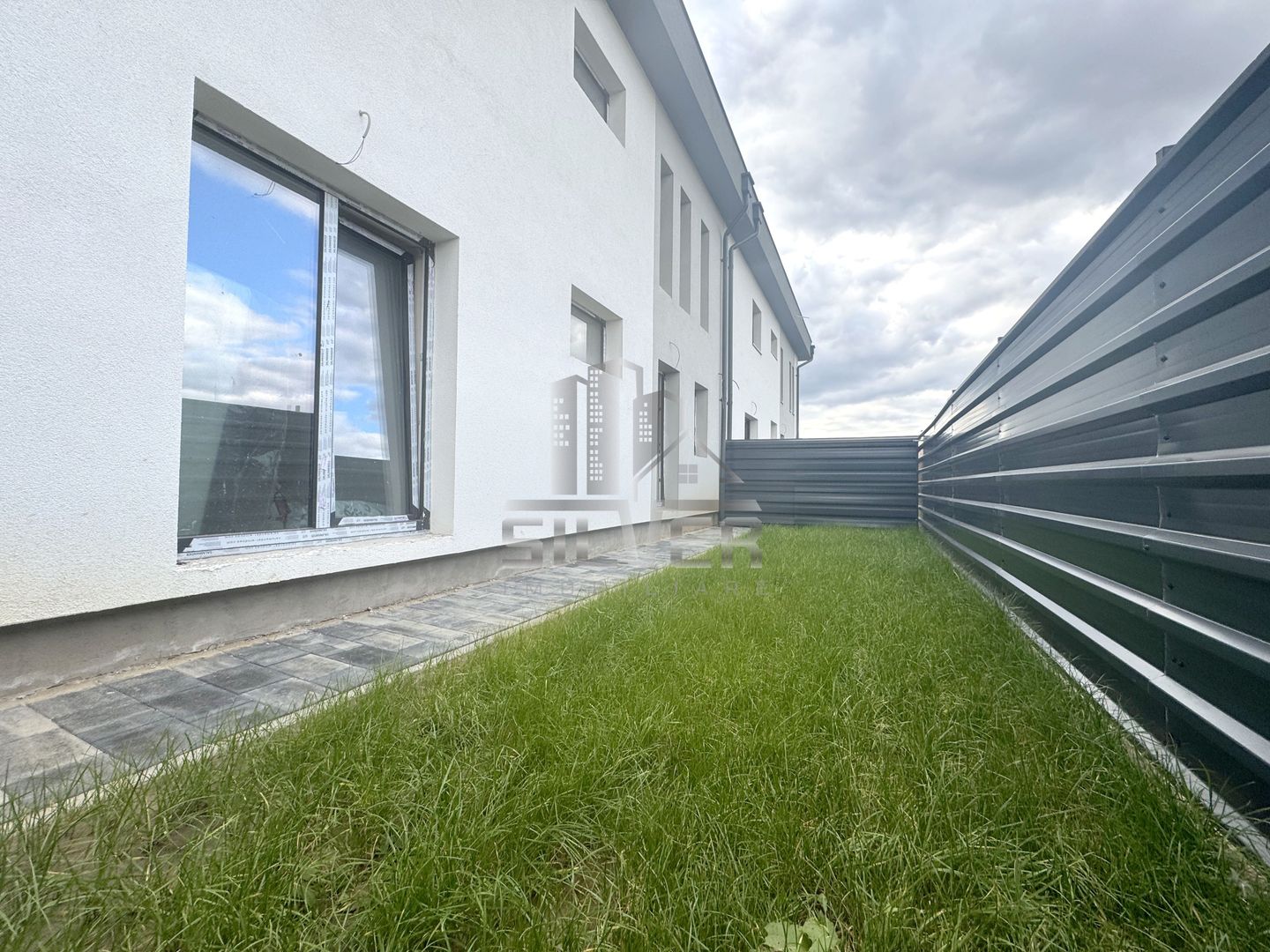 Casa tip triplex in zona Terra. - Poză 2