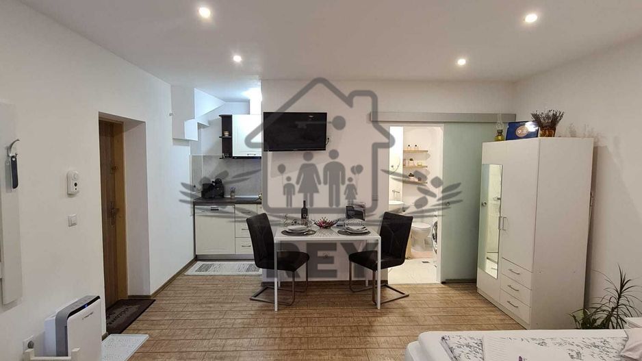 Garsonieră mobilată, zonă ultracentrală, ideală pentru regim hotelier - Poză 1