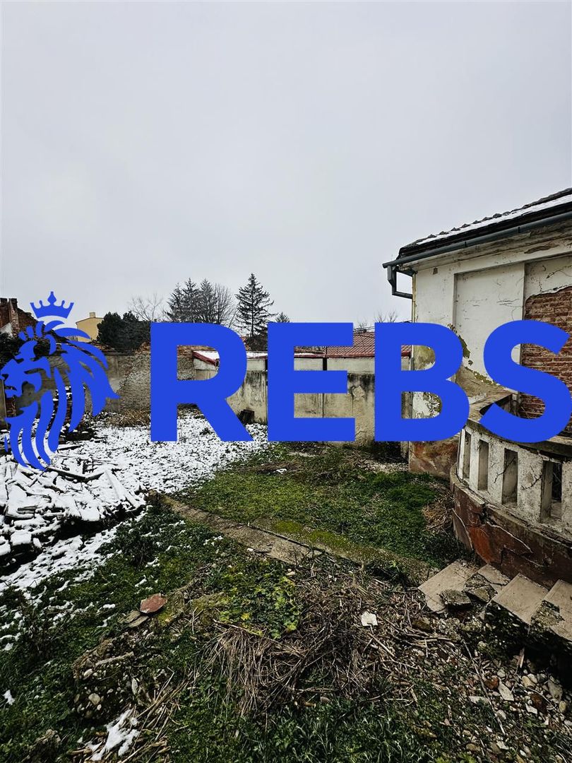 Casa ULTRACENTRAL singur in curte - Poză 2
