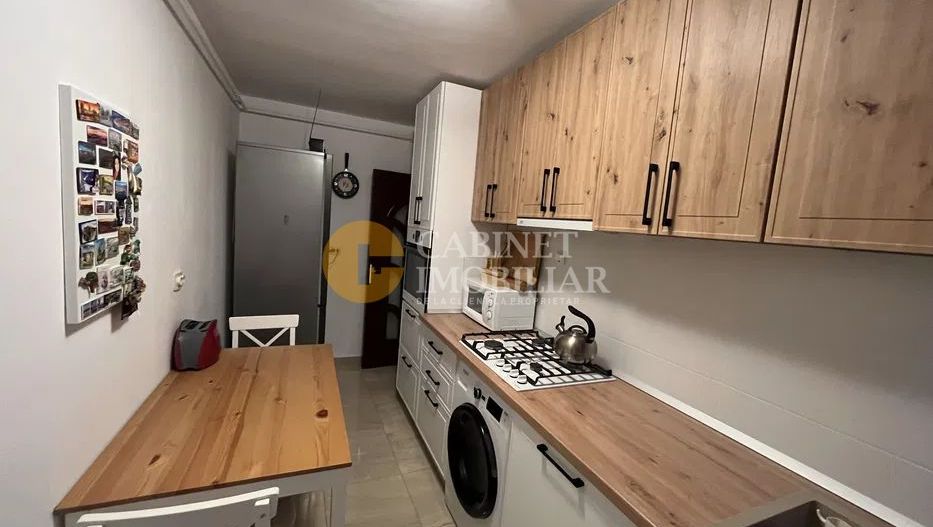Cug Etaj 3 cu Pod Apartament cu 2 Camere Decomandat 60 mp - Poză 3
