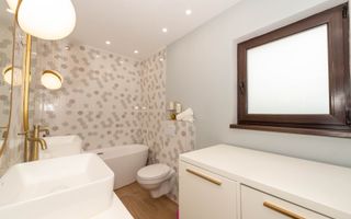 Vila in Tunari cu garaj si spatii de depozitare - Poză 18