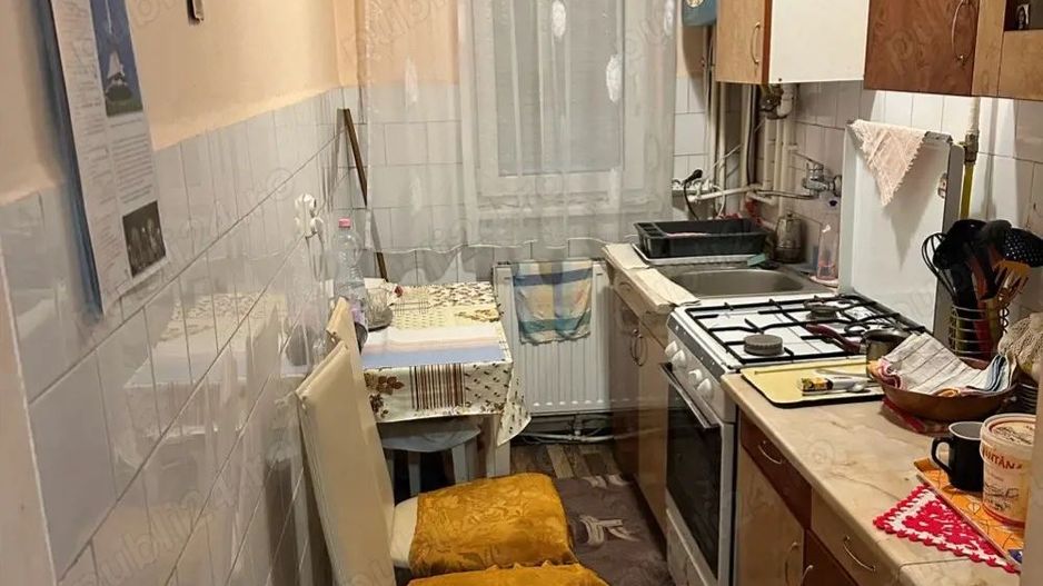 vand apartament 2 camere cu balcon - Poză 4