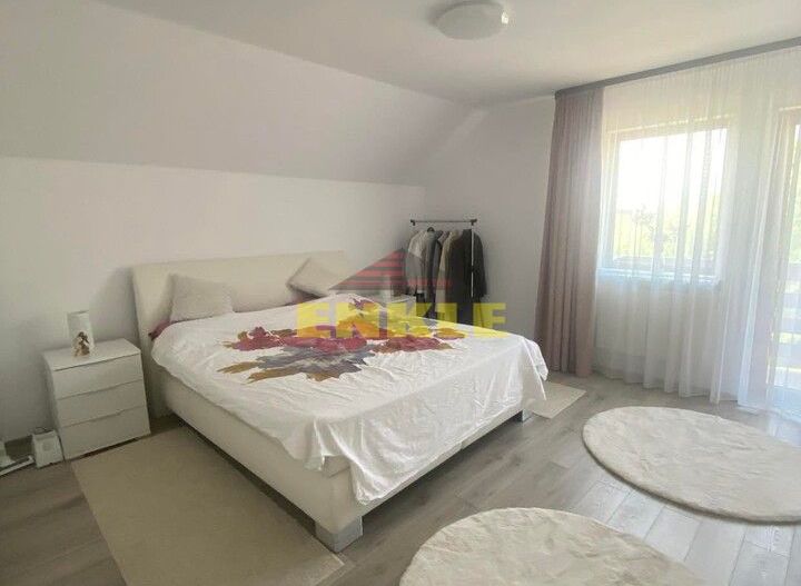 Casa , P+1+teren, 500 mp,situata in Curtesti ,pret 155000 Euro,mobilata si uitilata - Poză 6
