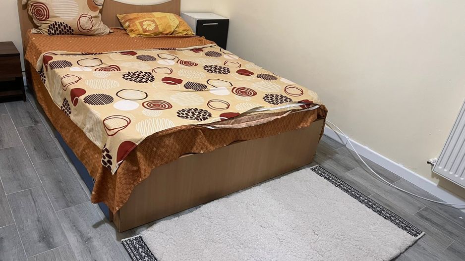 Apartament 2 camere, de inchiriat+ loc de parcare si terasa in curte - Poză 3