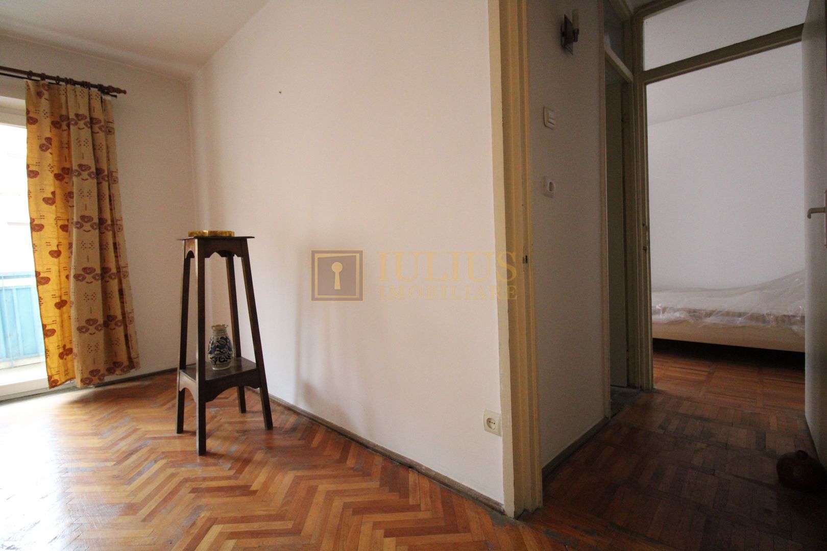 3camere, ideal pentru cei ce doresc sa renoveze de la zero un apartament. - Poză 7