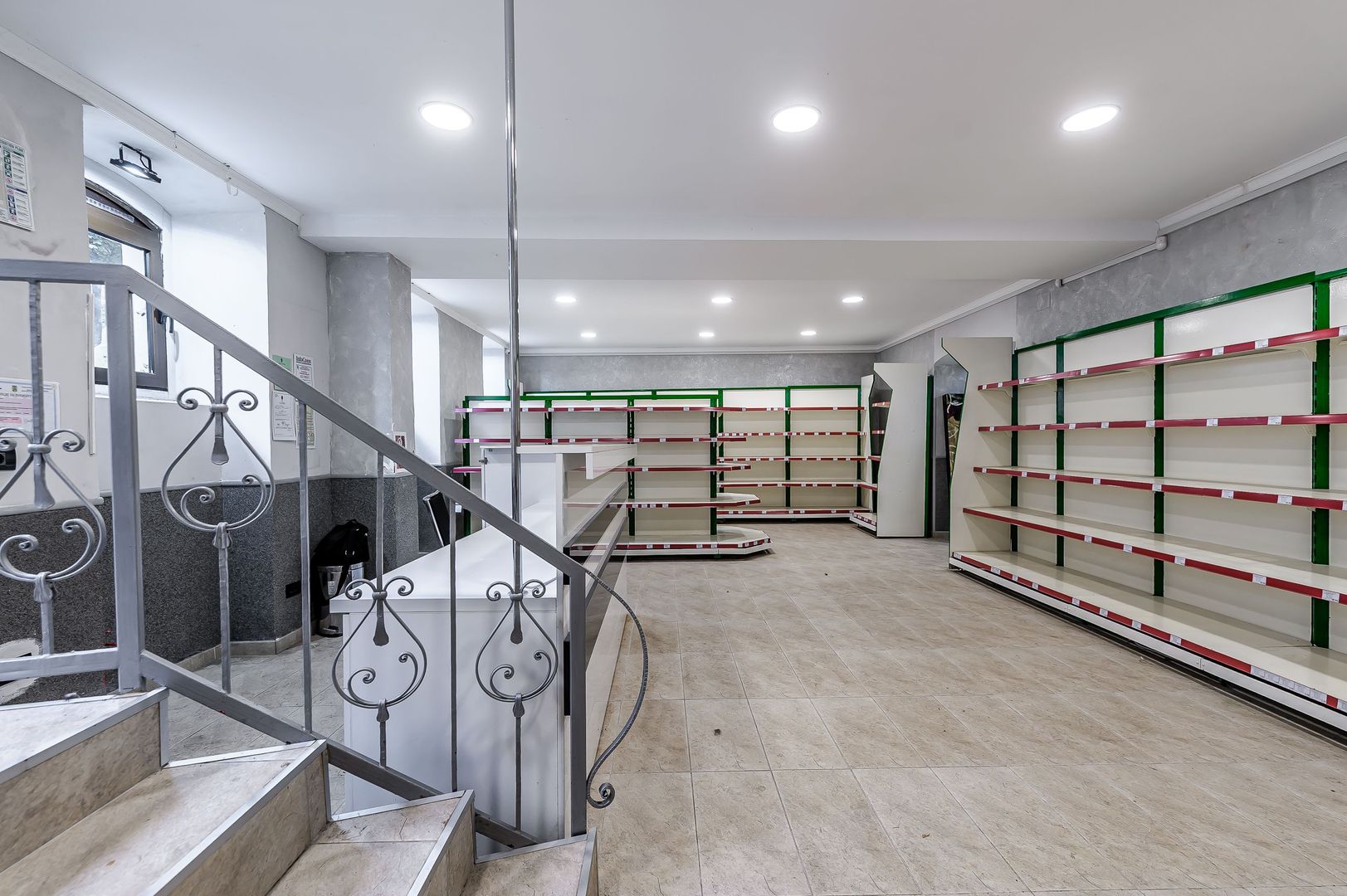 Spațiu comercial ultracentral, renovat, pe b-ul Revoluției, Arad. - Poză 3