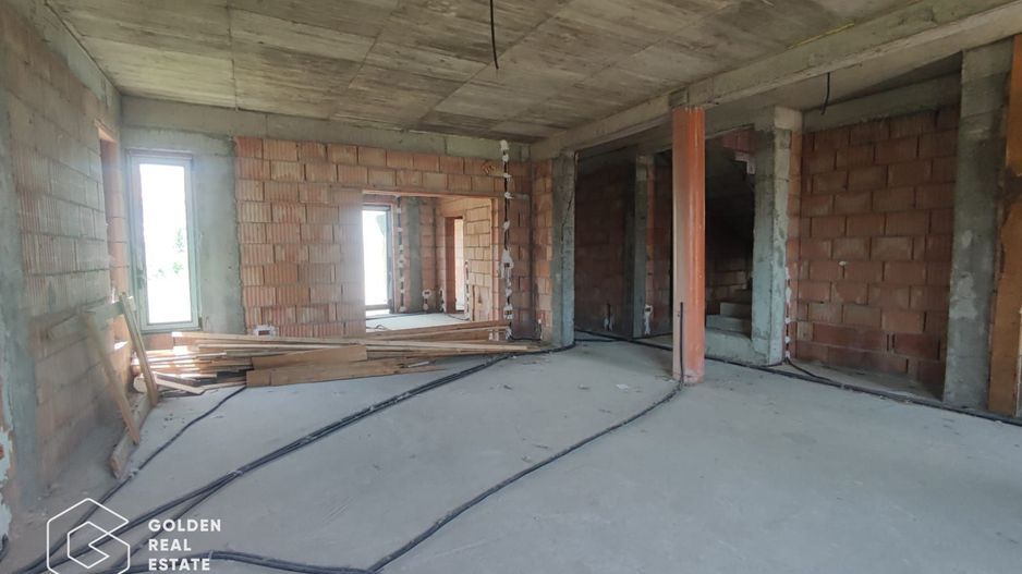 Casa cu teren de 697 mp si 5 dormitoare, Westfield - Poză 2