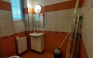De vanzare apartament cu 3 camere in zona Centrala - Poză 7