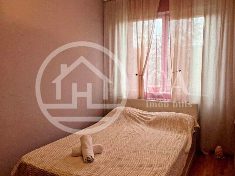 Apartament cu 3 camere de vanzare in zona Rogerius Oradea - Poză 9