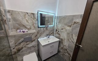 Vând apartament mobilat 3 camere in zona centrala - Poză 4