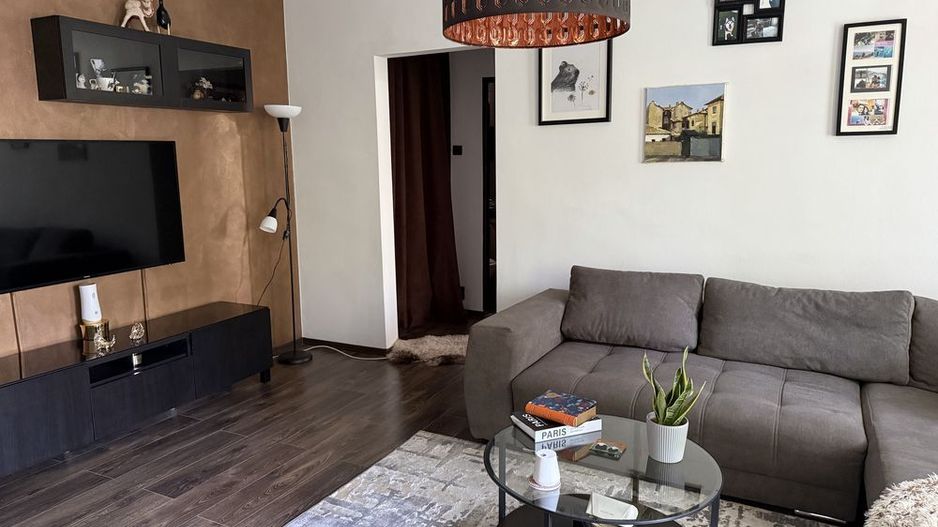 Apartament superb 2 camere Mihalache, mobilat, balcon, loc de parcare. - Poză 1