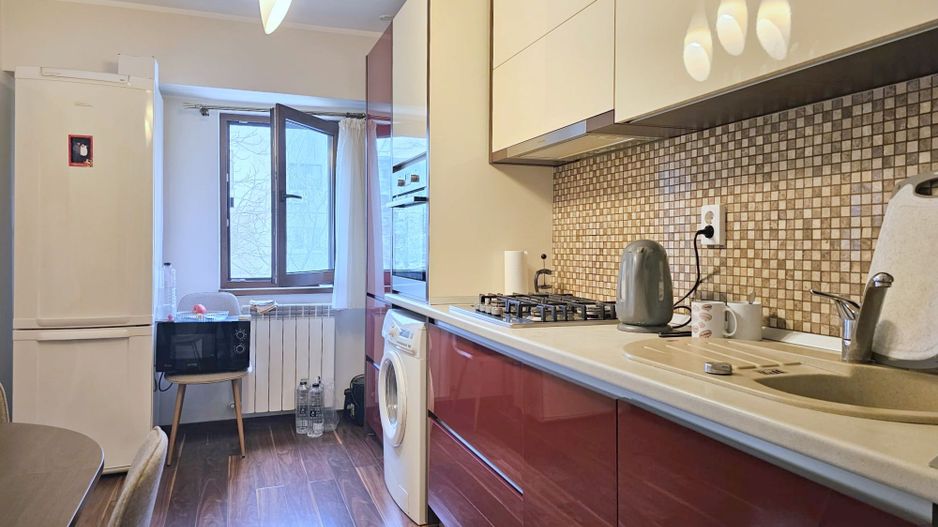 De inchiriat - 2 camere, zona centrala - biserica Sf. Precista - Poză 2