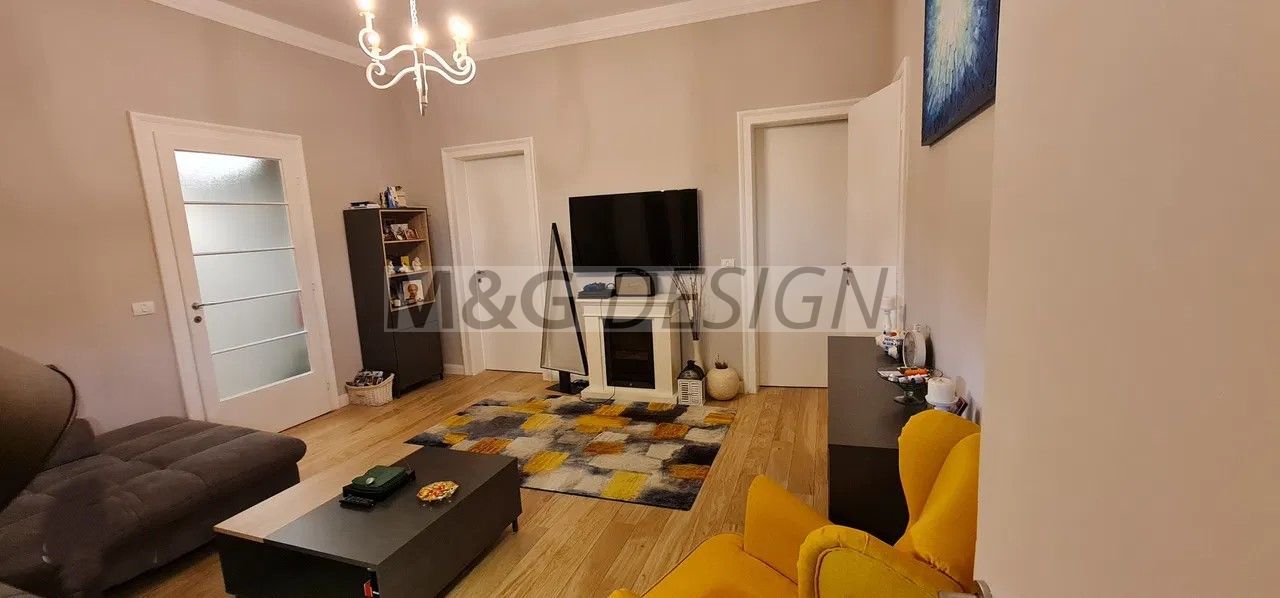 Apartament 4 camere zona Medicina etaj 1 cu centrala - Poză 1