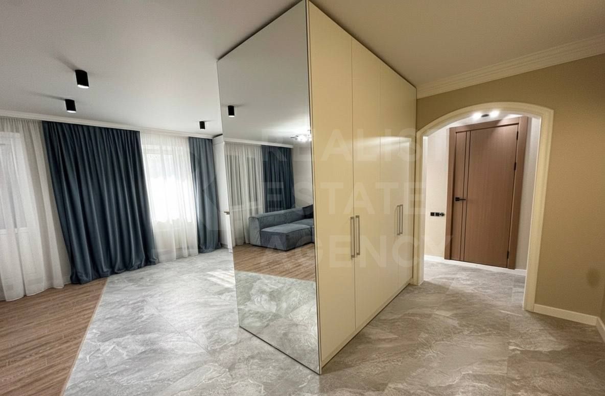 Vânzare, apartament cu 2 odăi și living,  bd. Alba Iulia, Buiucani. - Poză 2