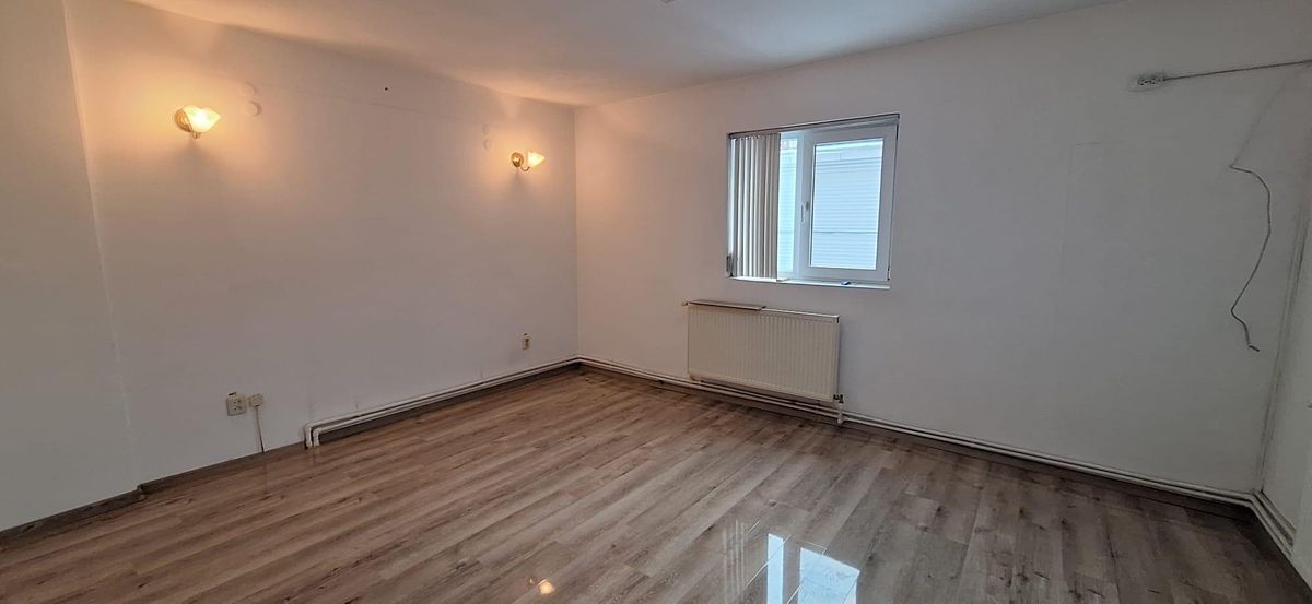 Închiriez vilă, 9 camere,Mihai Bravu, pretabil birouri/firme,nemobilat - Poză 2