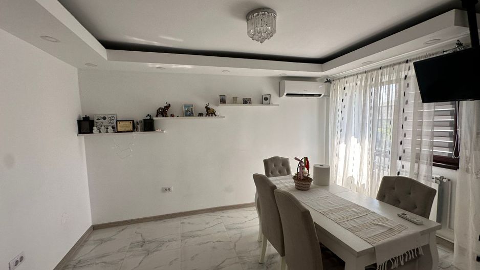 Apartament cu 3 camere, renovat modern, mobilat si utilat, zona CENTRU; - Poză 9