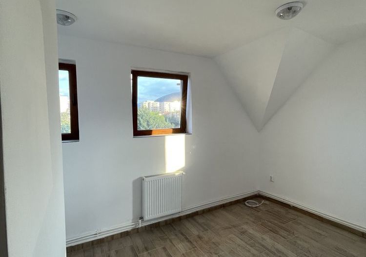 Casă de închiriat - Poză 4