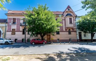 Apartament cu 4 camere si terasa si curte proprie, langa primarie